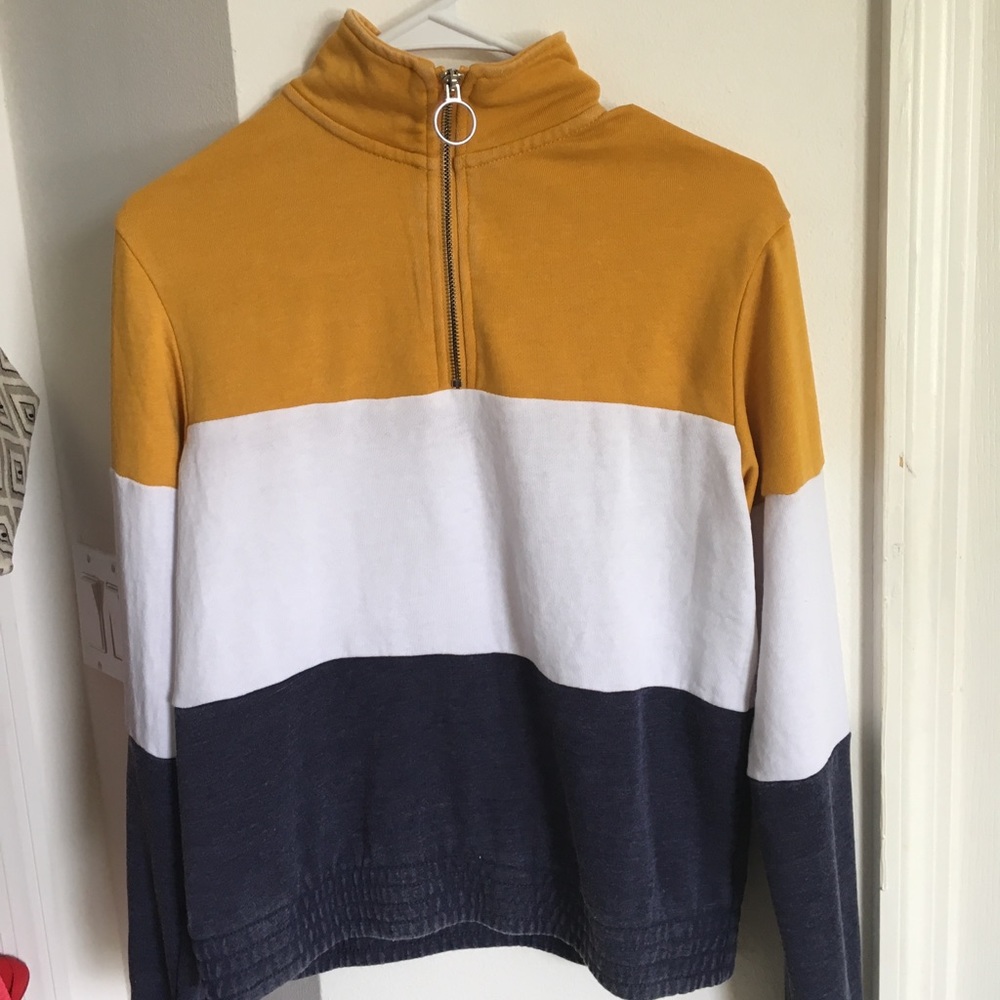 SWEATER BY ZINE